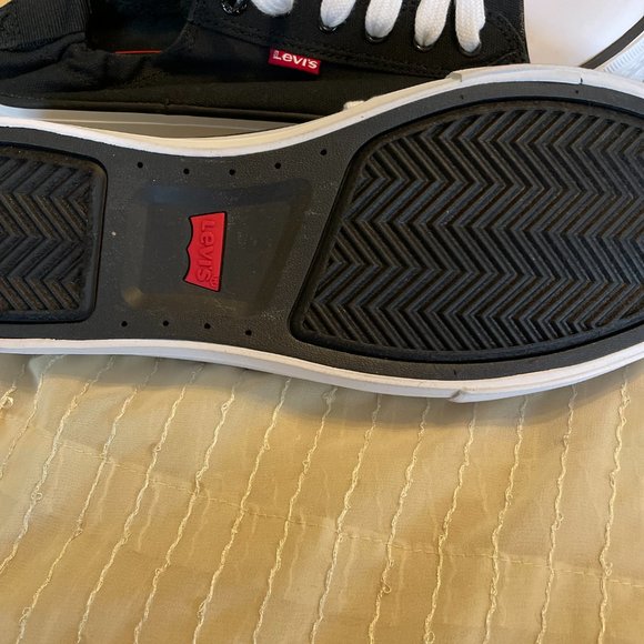 Sneaker (Shoes) - Picture 4 of 7